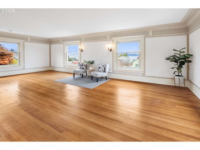 1215 15TH St, Astoria, OR 97103