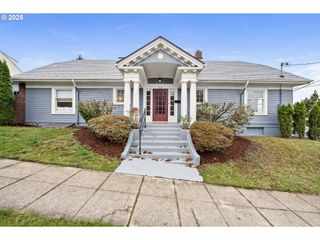 1215 15TH St, Astoria, OR 97103