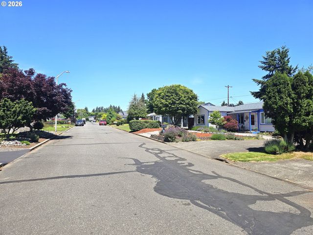 748 Se 112TH Ave, Portland, OR 97216