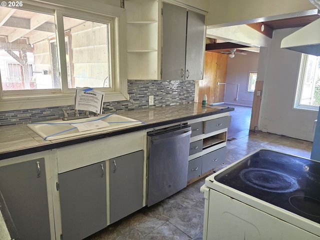 748 Se 112TH Ave, Portland, OR 97216