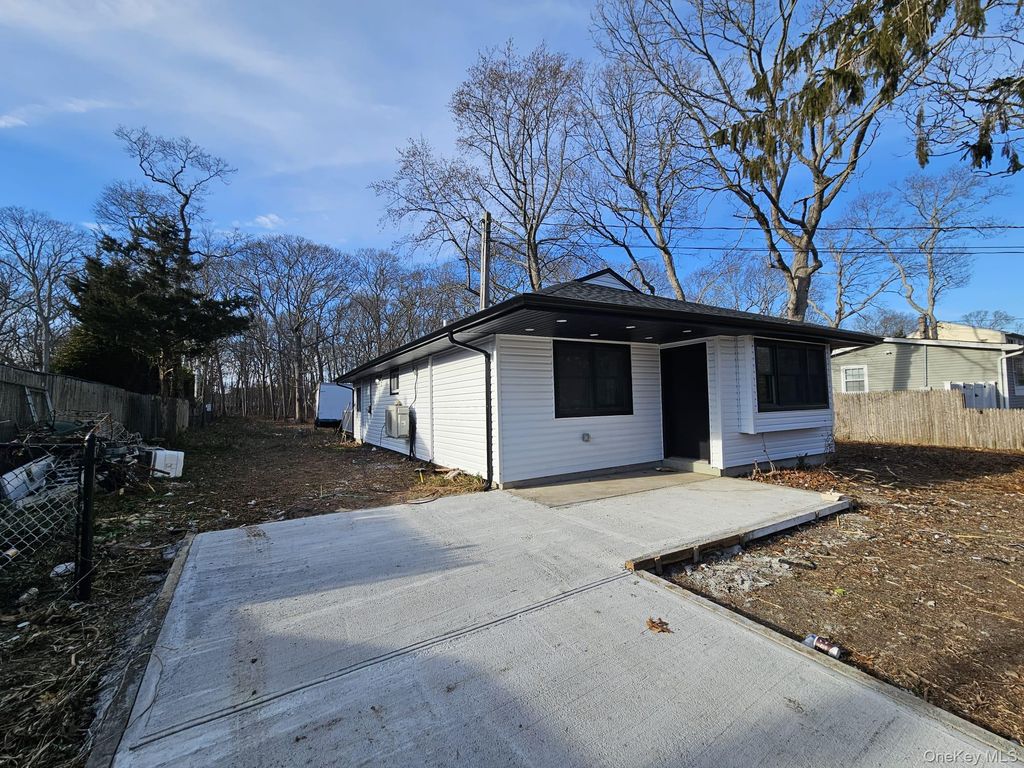 52 Crystal Beach Boulevard, Moriches, NY 11955