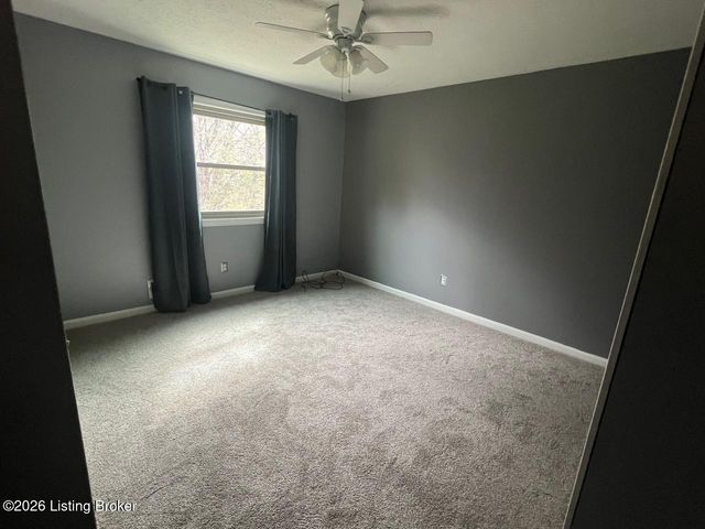 1030 Rollingwood Ln, Goshen, KY 40026