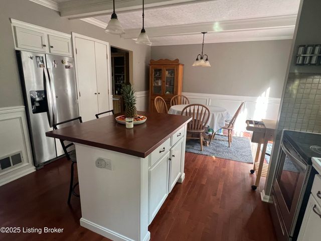 1030 Rollingwood Ln, Goshen, KY 40026