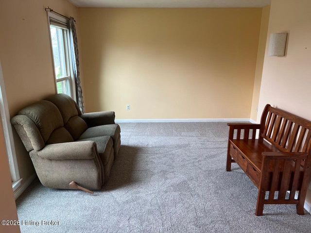 1030 Rollingwood Ln, Goshen, KY 40026