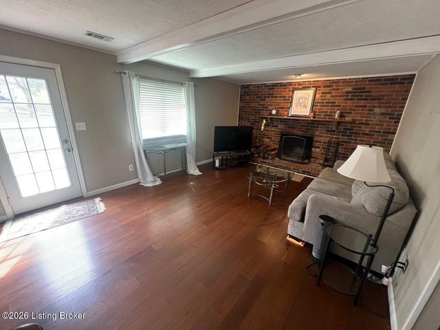 1030 Rollingwood Ln, Goshen, KY 40026