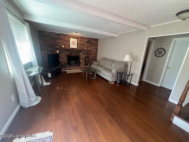 1030 Rollingwood Ln, Goshen, KY 40026