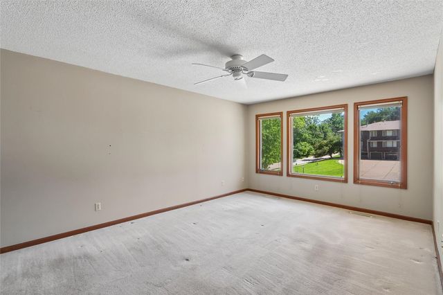 1716 Pikes Peak Court NE, Cedar Rapids, IA 52402