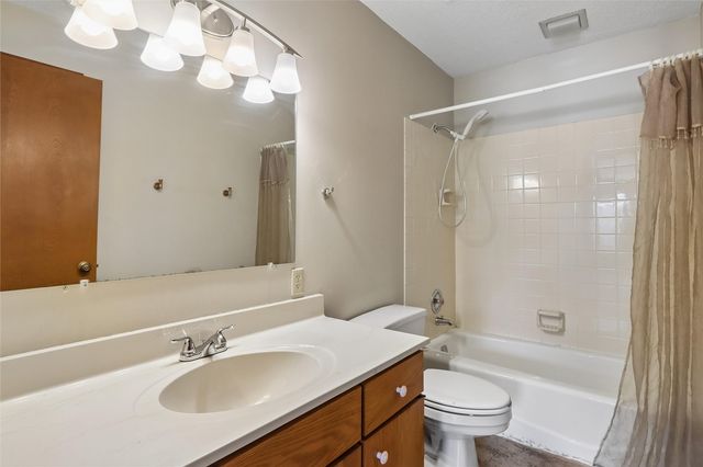 1716 Pikes Peak Court NE, Cedar Rapids, IA 52402