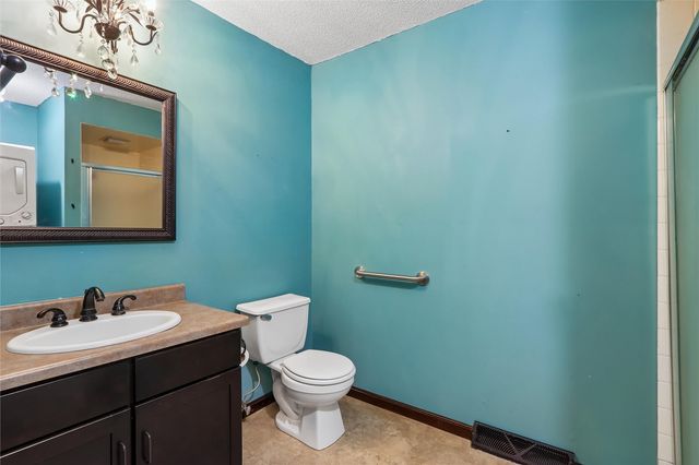 1716 Pikes Peak Court NE, Cedar Rapids, IA 52402