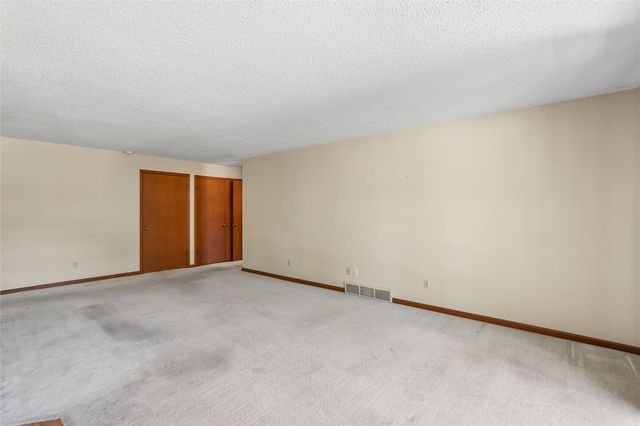 1716 Pikes Peak Court NE, Cedar Rapids, IA 52402