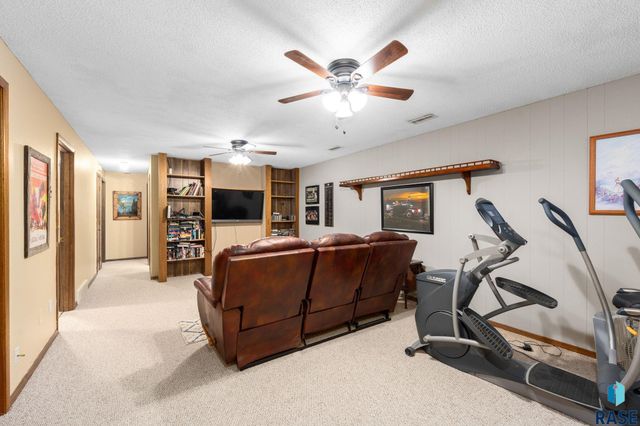4508 S Highland Ave Avenue, Sioux Falls, SD 57103