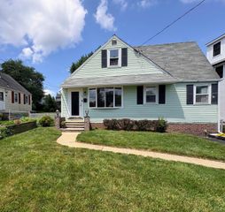 82 2ND AVE, Broomall, PA 19008
