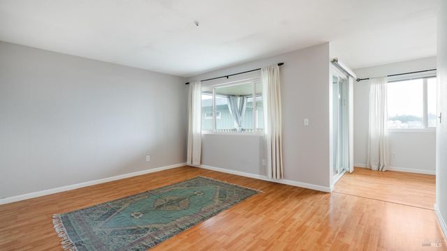 142 Cherry St, Petaluma, CA 94952