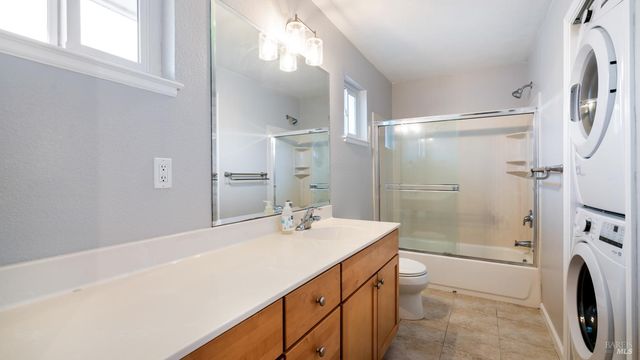 142 Cherry St, Petaluma, CA 94952