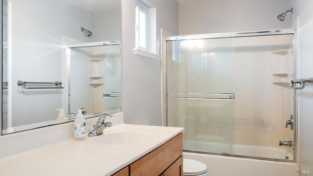 142 Cherry St, Petaluma, CA 94952