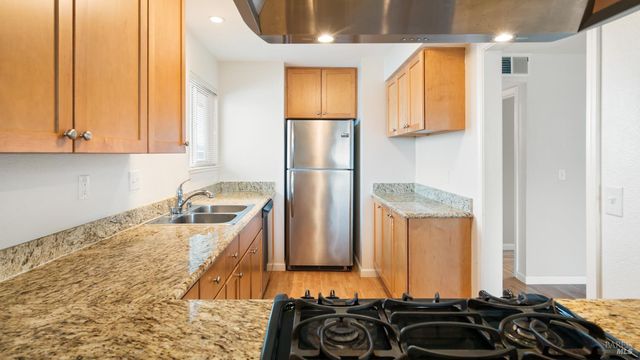 142 Cherry St, Petaluma, CA 94952