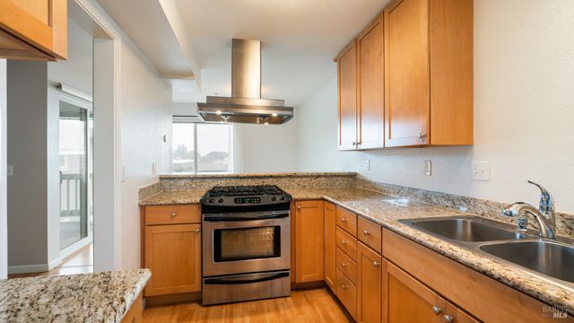 142 Cherry St, Petaluma, CA 94952