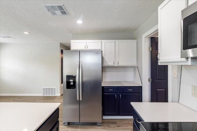 1704 SW McKinley Ave, Lawton, OK 73501