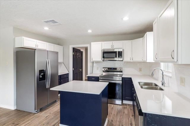 1704 SW McKinley Ave, Lawton, OK 73501