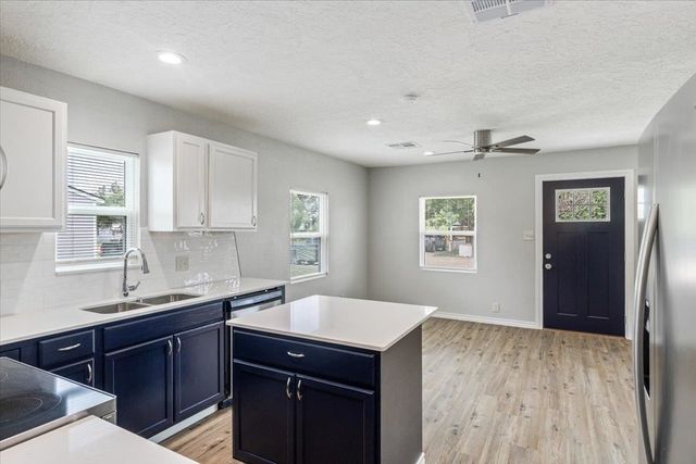 1704 SW McKinley Ave, Lawton, OK 73501
