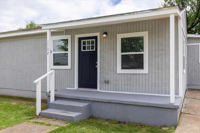 1704 SW McKinley Ave, Lawton, OK 73501