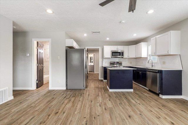 1704 SW McKinley Ave, Lawton, OK 73501