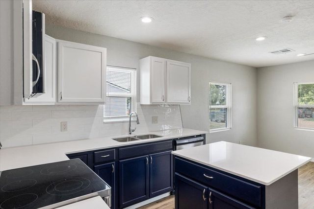 1704 SW McKinley Ave, Lawton, OK 73501