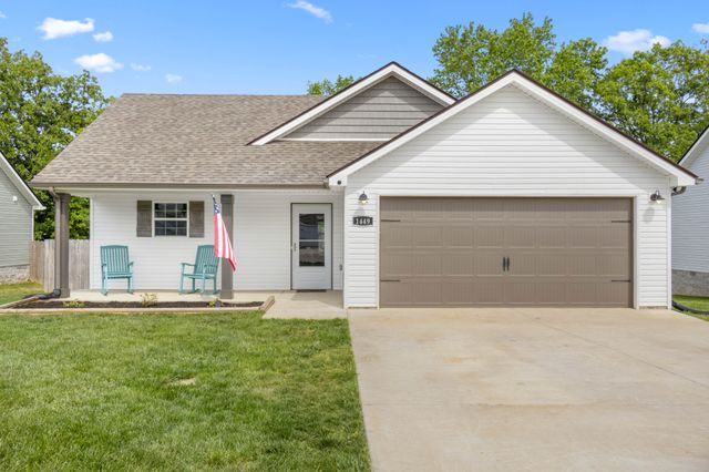 1449 Fredrick Dr, Clarksville, TN 37042