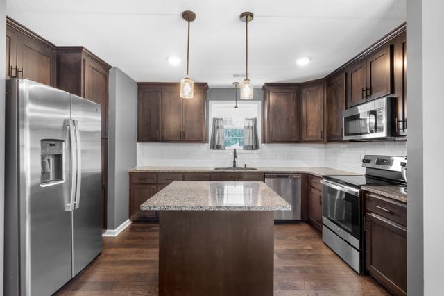 1449 Fredrick Dr, Clarksville, TN 37042