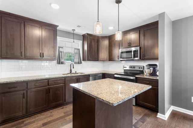 1449 Fredrick Dr, Clarksville, TN 37042