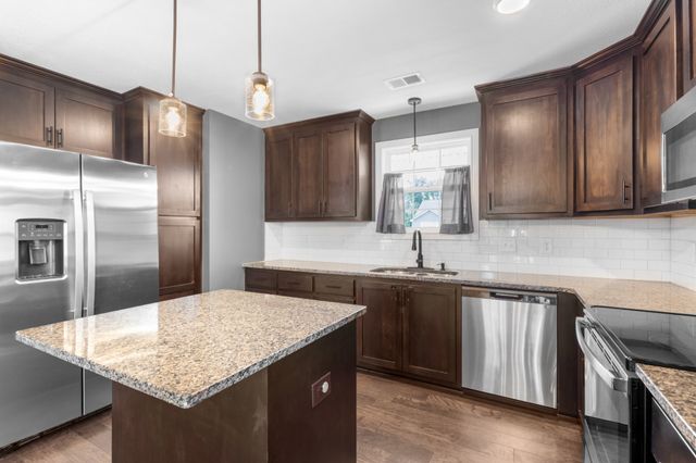1449 Fredrick Dr, Clarksville, TN 37042