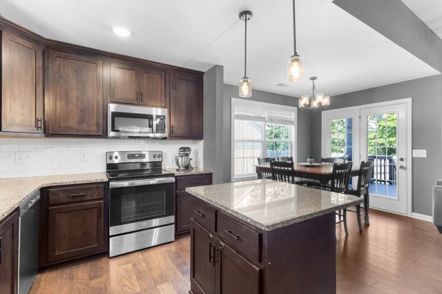 1449 Fredrick Dr, Clarksville, TN 37042