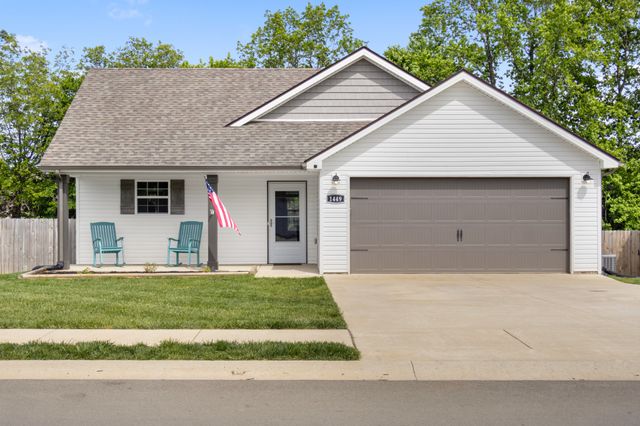 1449 Fredrick Dr, Clarksville, TN 37042