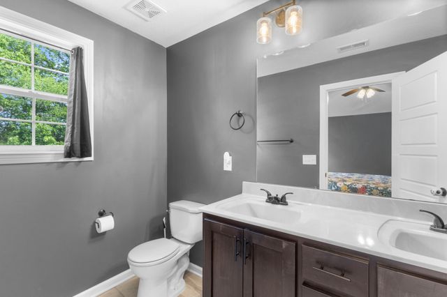 1449 Fredrick Dr, Clarksville, TN 37042