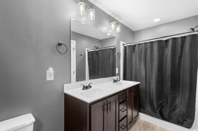 1449 Fredrick Dr, Clarksville, TN 37042