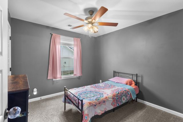 1449 Fredrick Dr, Clarksville, TN 37042