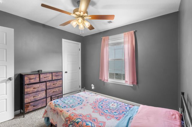 1449 Fredrick Dr, Clarksville, TN 37042
