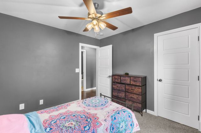 1449 Fredrick Dr, Clarksville, TN 37042