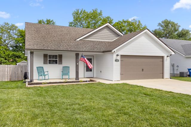 1449 Fredrick Dr, Clarksville, TN 37042