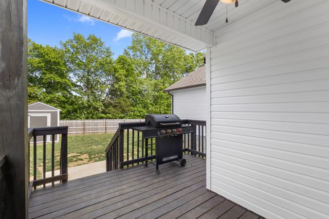 1449 Fredrick Dr, Clarksville, TN 37042