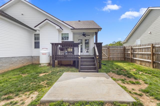 1449 Fredrick Dr, Clarksville, TN 37042