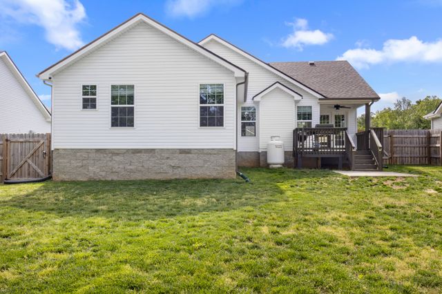 1449 Fredrick Dr, Clarksville, TN 37042