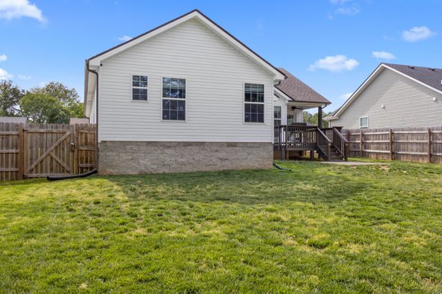1449 Fredrick Dr, Clarksville, TN 37042
