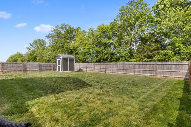 1449 Fredrick Dr, Clarksville, TN 37042