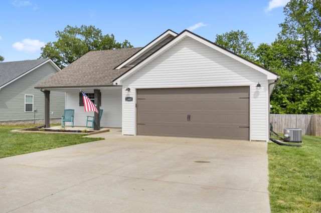 1449 Fredrick Dr, Clarksville, TN 37042