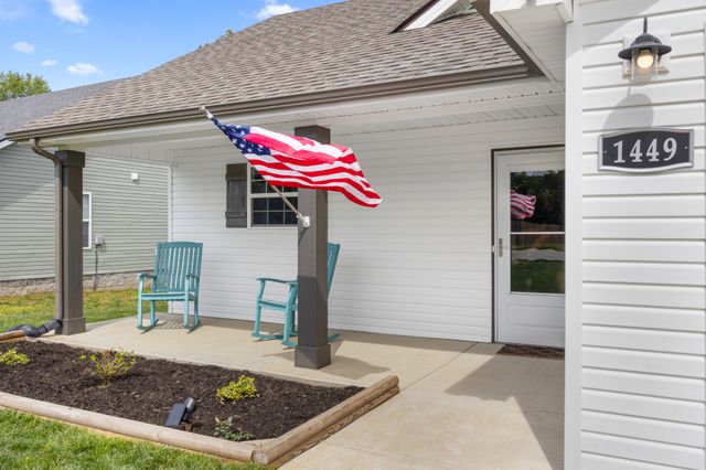 1449 Fredrick Dr, Clarksville, TN 37042