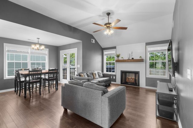 1449 Fredrick Dr, Clarksville, TN 37042