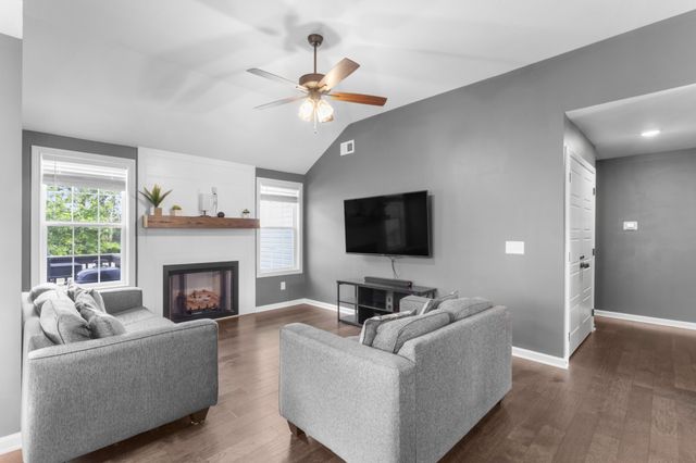1449 Fredrick Dr, Clarksville, TN 37042