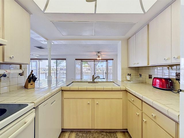 12813 3RD ISLE, Hudson, FL 34667