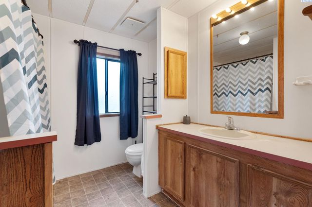 42 Mercury Dr # 42, Richland, WA 99354